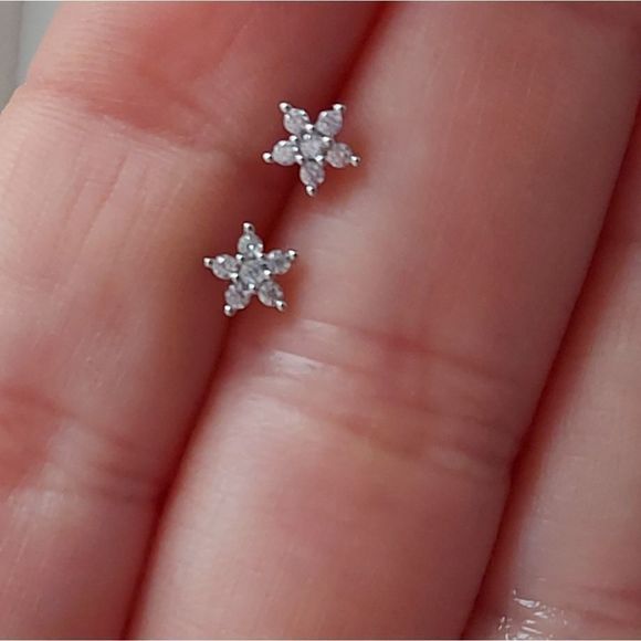 Jewelry - 14K White Gold Plated Flower Earrings